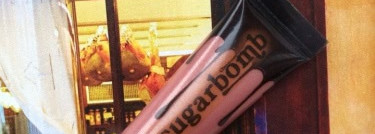 Плюшевый блеск для губ Benefit Cosmetics Sugarbomb Ultra Plush Shimmering Lip Gloss в оттенке Pinky Nude