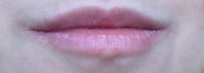 Плюшевый блеск для губ Benefit Cosmetics Sugarbomb Ultra Plush Shimmering Lip Gloss в оттенке Pinky Nude