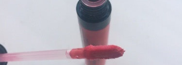 Трудноносибельная Essence Xxxl Longlasting lipgloss 07 Silky Red