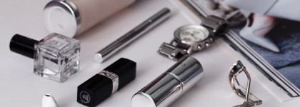 Caudalie - compact powder brush