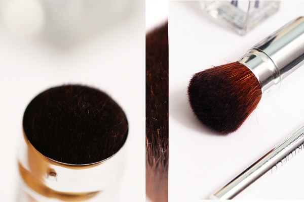 Caudalie - compact powder brush