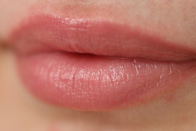 В лучших традициях. Chanel Rouge Coco Shine - 90 Mutine