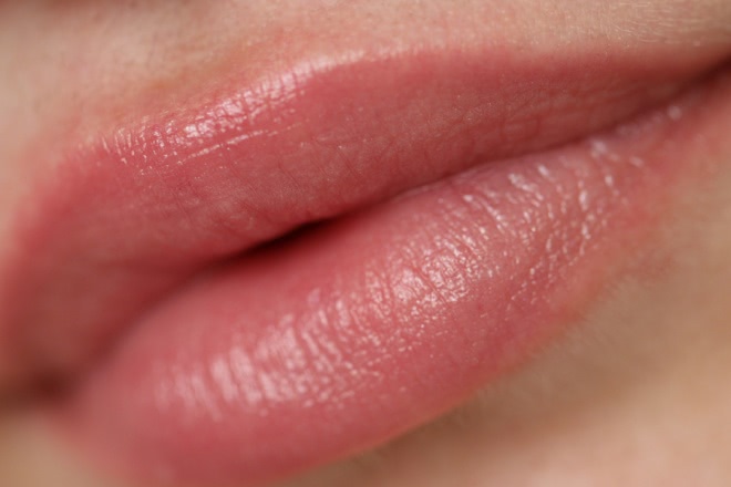 В лучших традициях. Chanel Rouge Coco Shine - 90 Mutine