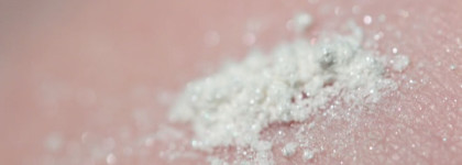 Lush-First Snow Dusting Powder