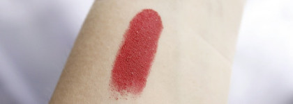 Идеальный красный Rimmel Lasting Finish by Kate Moss #01