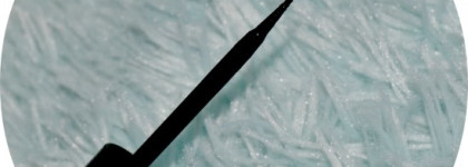 Благодаря Lumene Blueberry intense liner waterproof я научилась рисовать стрелочки! Это именно то, что необходимо новичку