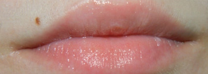 Знаменитый Бальзам для губ Carmex Moisturising lip balm