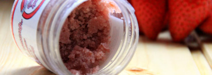 Сахарный скраб на основе масла ши (каритэ) "Фитнес. Клуб. Ника."