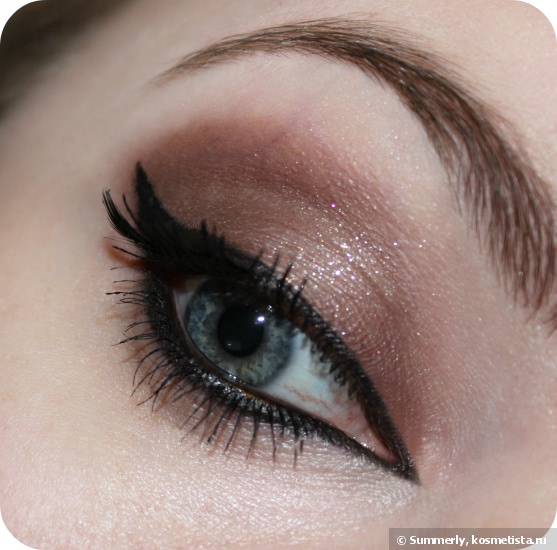 Нежный дымчатый макияж с Revlon Colorstay 16 Hour Eye Shadow Quad № 500 Addictive