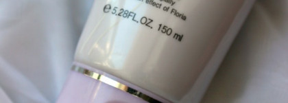 Нежная цветочная пенка Tony Moly Floria Flower Energy Foam Cleanser