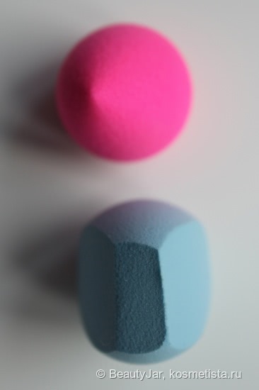 Жёсткое противостояние мягких спонжей: может ли Pony Effect Pebble Blender конкурировать с BeautyBlender Original ?