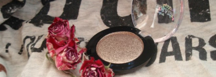 El Corazon Delicious make-up Тени для век #50. Шиммерное золото с невероятно сильной пигментацией