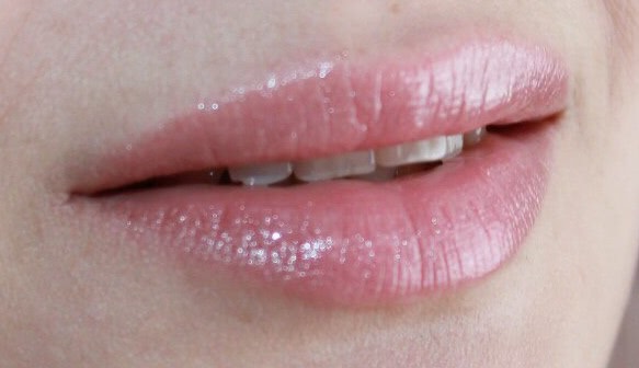 Помада Dior addict #260 Bright - моя любимая, ну и пусть она с шиммером, главное, смотрится деликатно