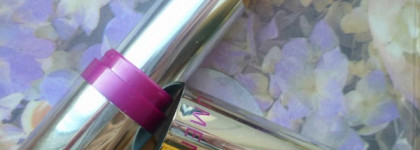 Помада-блеск для губ Lumene Raspberry Miracle в оттенке 107 Hot Day