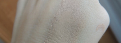 Помогите укротить Тональный крем-основу Dior Diorskin Nude Skin-Glowing Make-Up Fluid Foundation SPF 15 № 020