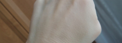 Помогите укротить Тональный крем-основу Dior Diorskin Nude Skin-Glowing Make-Up Fluid Foundation SPF 15 № 020