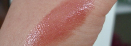 Ух, понравилась новинка от Vivienne Sabo-Glossy lip balm lala laque в отеннке 07