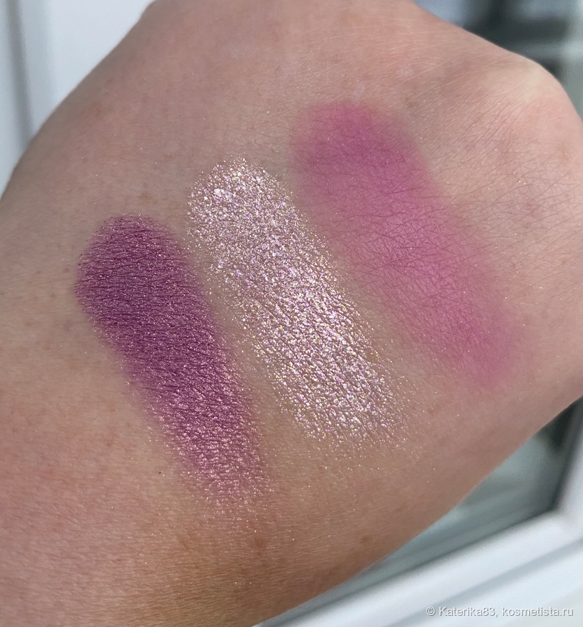 Слева направо; тени Lavelle 05, Спаркл Art-Visage 37, румяна Essence 60