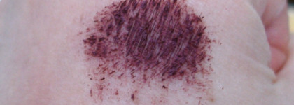 Новинки Essence конца 25-го года: Тушь Бургунди, муссовые румяна и 2 увлажняющих тинта