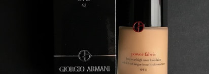 Стойкий тональный крем Power Fabric Giorgio Armani