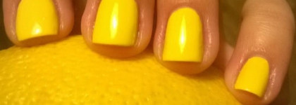 Не совсем солнечный, но милый Sally Hansen Hard as Nails Xtreme Wear #320 Sun Spots