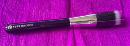 Кисть с двойным ворсом Yves Rocher Buffer Brush - для чего она хороша?