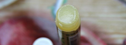 Бальзам для губ Carmex Vanilla Stick хорош, но не летом