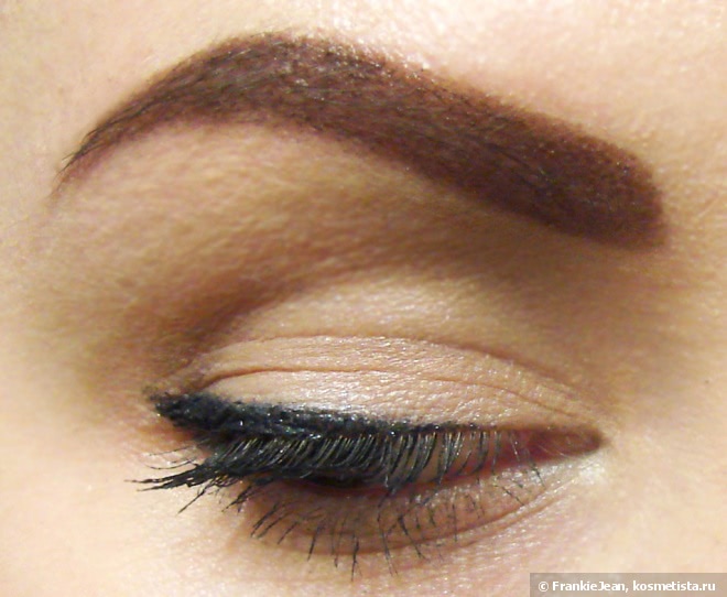 Супер стойкие стрелки с Lioele Glittering Jewel Liner