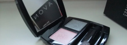 Холодное мерцающее серебро - Avon true colour eyeshadows duo Grey matters