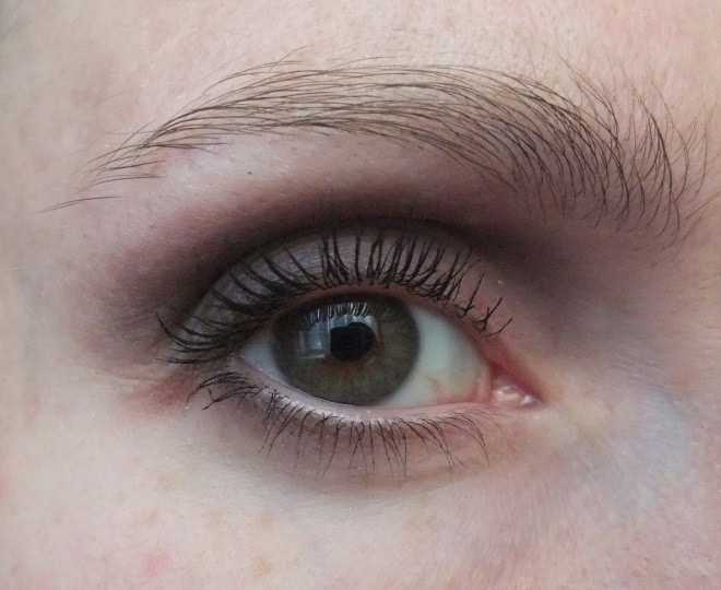 Приятнейшее знакомство - Makeup Revolution London Redemption palette romantic smoked