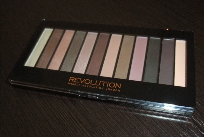 Приятнейшее знакомство - Makeup Revolution London Redemption palette romantic smoked