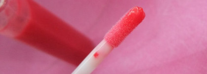 Avon ultra glazewear  lip gloss в оттенке Legendary red