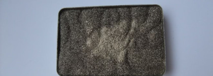 Оттенки хаки в тенях Just