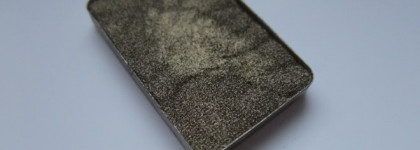 Оттенки хаки в тенях Just