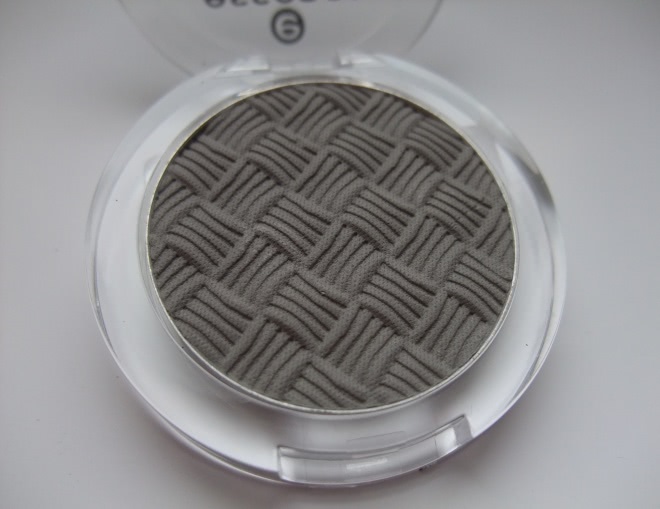 Essense тени для век The Velvets eyeshadow в оттенке 04 you're the greytest