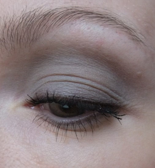 Essense тени для век The Velvets eyeshadow в оттенке 04 you're the greytest