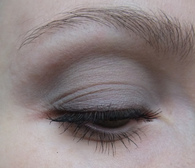 Essense тени для век The Velvets eyeshadow в оттенке 04 you're the greytest
