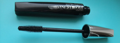 Avon Super extend Winged out mascara "СуперДлина Акцент" в оттенке Blackest Black