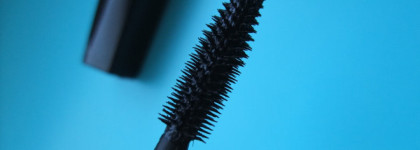 Avon Super extend Winged out mascara "СуперДлина Акцент" в оттенке Blackest Black