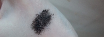 Avon Super extend Winged out mascara "СуперДлина Акцент" в оттенке Blackest Black