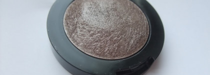 Essence The Metal Eyeshadow в оттенке 02 Frozen toffee
