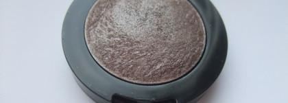 Essence The Metal Eyeshadow в оттенке 02 Frozen toffee