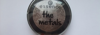 Essence The Metal Eyeshadow в оттенке 02 Frozen toffee