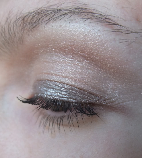 Essence The Metal Eyeshadow 01 Ballerina glam