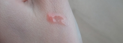 Масло для губ Essence prettifying lip oil 03 sos, my heart