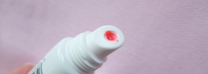 Блеск для губ Essence smoothie gloss в оттенке 04 crushed strawberry