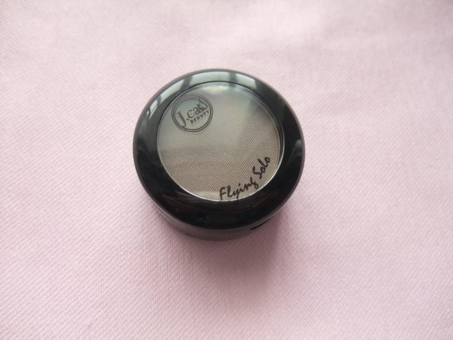 J.Cat Beauty Flying solo Eyeshadow 120 Mud Wrestle