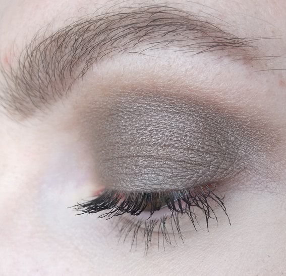 J.Cat Beauty Flying solo Eyeshadow 120 Mud Wrestle