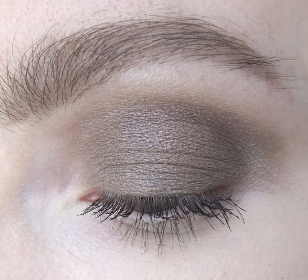J.Cat Beauty Flying solo Eyeshadow 120 Mud Wrestle