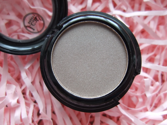 J.Cat Beauty Flying solo Eyeshadow 120 Mud Wrestle